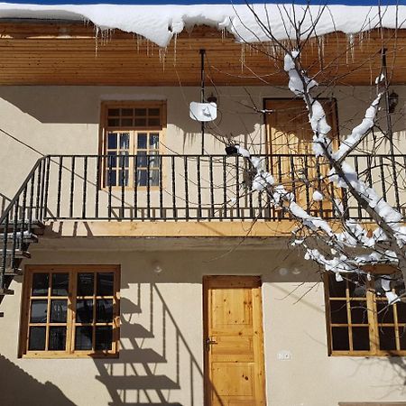 Guesthouse Robi Mestia Exterior photo